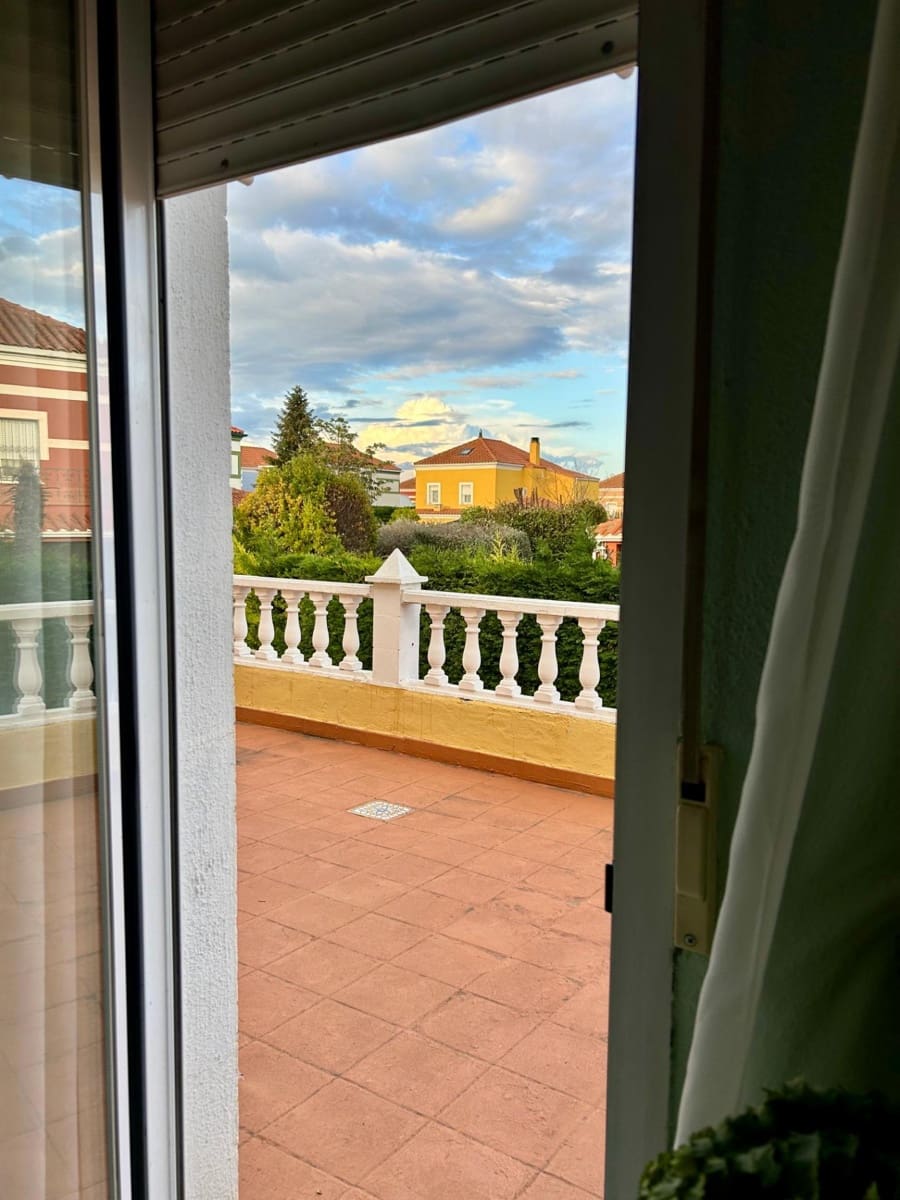 6 soveværelse Villa til salg i Cabanillas del Campo med swimmingpool - € 480.000 (Ref: 9119435)