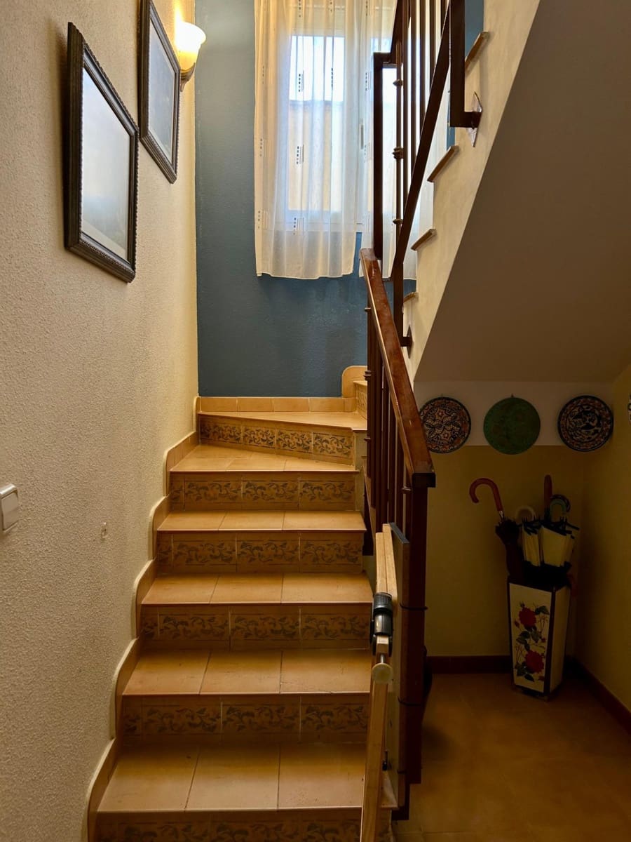 6 soveværelse Villa til salg i Cabanillas del Campo med swimmingpool - € 480.000 (Ref: 9119435)