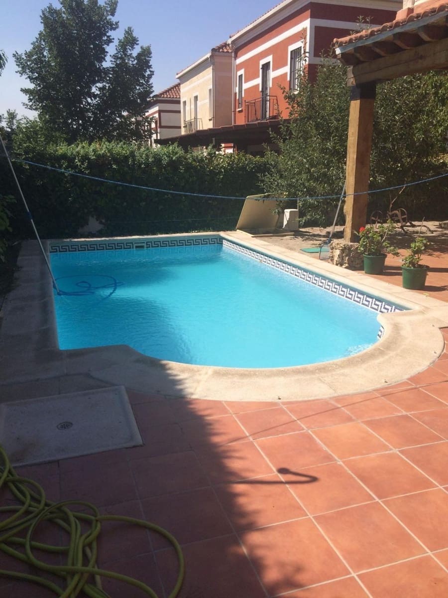 6 soveværelse Villa til salg i Cabanillas del Campo med swimmingpool - € 480.000 (Ref: 9119435)