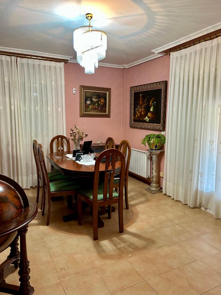 6 soveværelse Villa til salg i Cabanillas del Campo med swimmingpool - € 480.000 (Ref: 9119435)