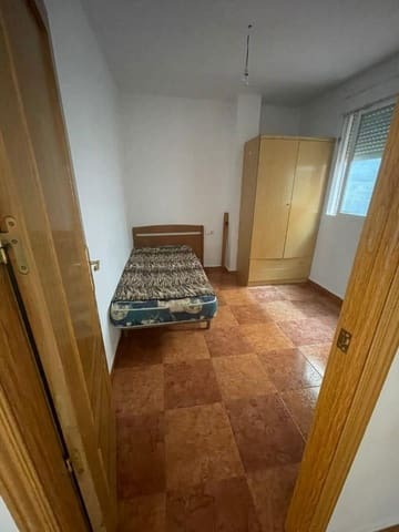 4 sovrum Lägenhet till salu i Industria, Albacete stad - 215 000 € (Ref: 9119440)