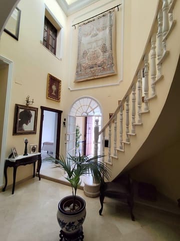 6 soveværelse Byhus til salg i Sevilla by med garage - € 250.000 (Ref: 9119447)