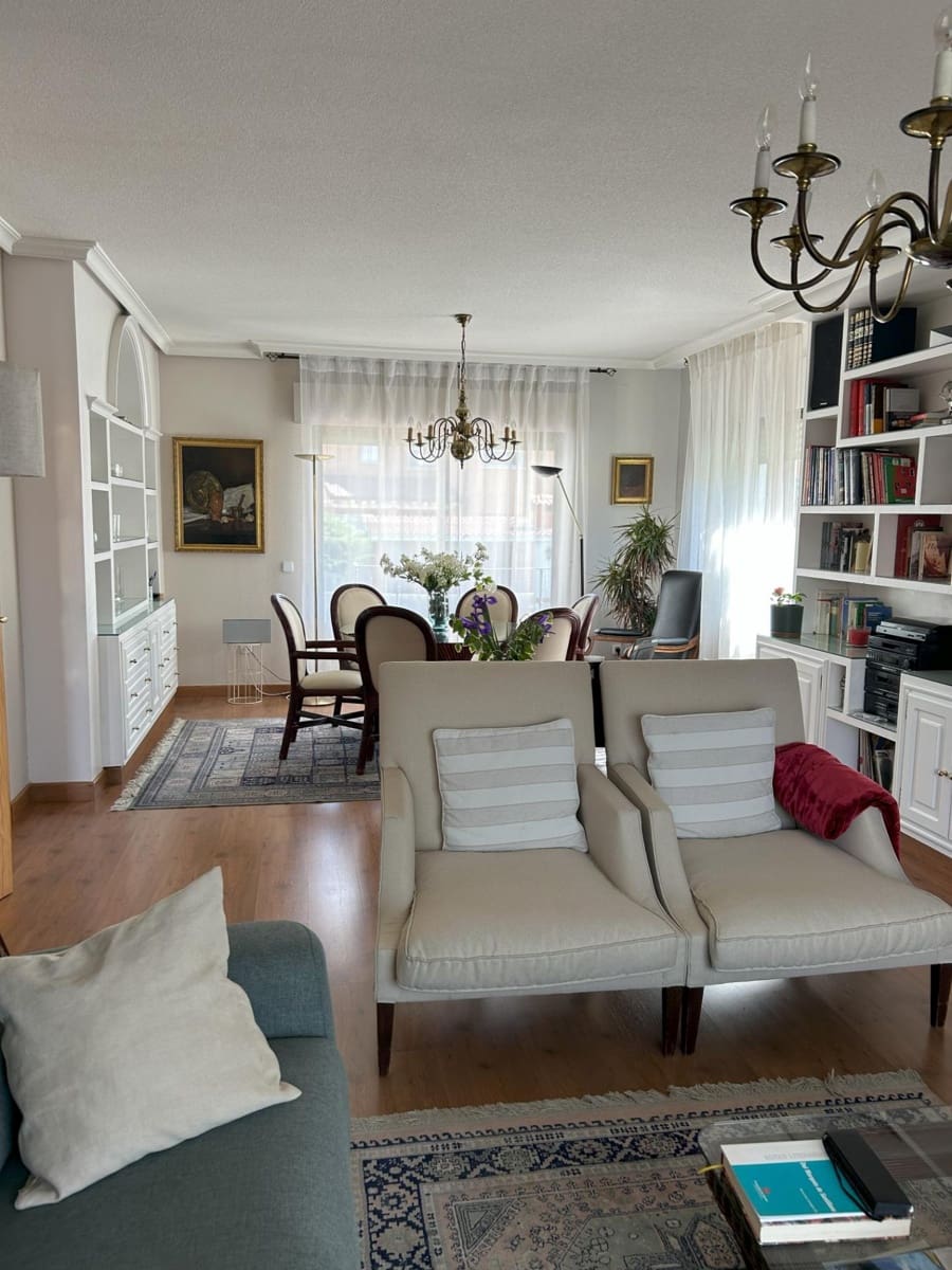 5 soveværelse Villa til salg i Alovera med swimmingpool - € 470.000 (Ref: 9119453)