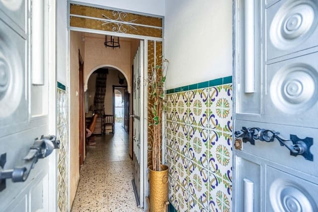 4 bedroom Terraced Villa for sale in Camas with garage - € 190,000 (Ref: 9125231)