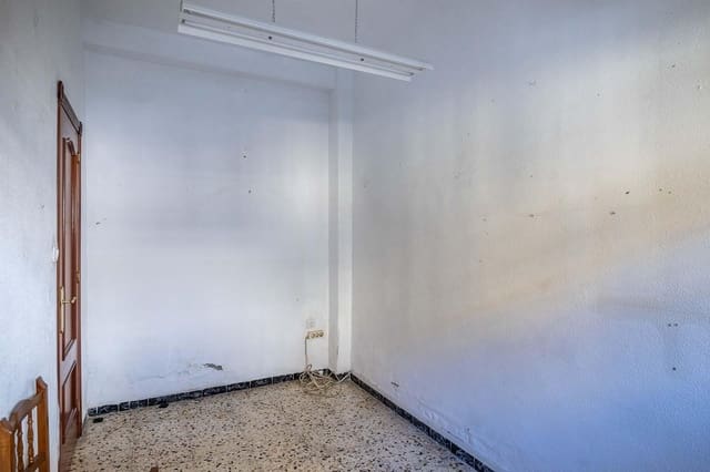 4 bedroom Terraced Villa for sale in Camas with garage - € 190,000 (Ref: 9125231)