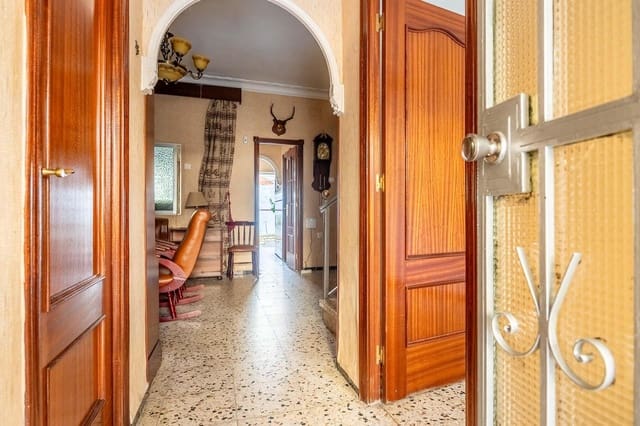 4 bedroom Terraced Villa for sale in Camas with garage - € 190,000 (Ref: 9125231)