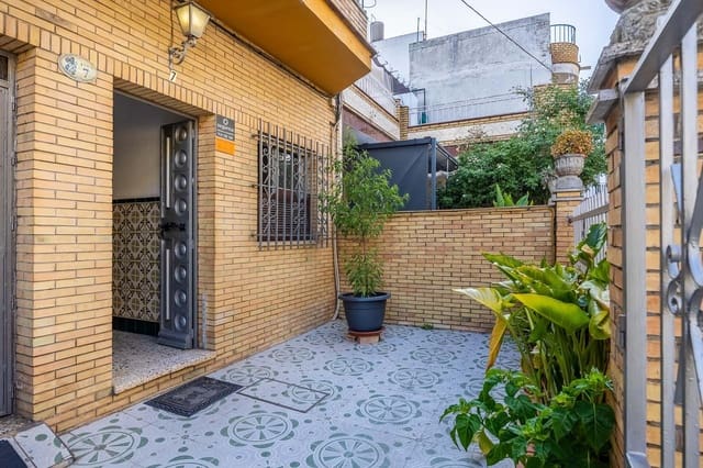 4 bedroom Terraced Villa for sale in Camas with garage - € 190,000 (Ref: 9125231)