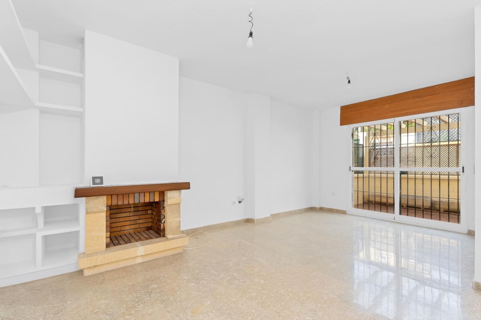 3 soveværelse Rækkehus til salg i Huetor Vega med swimmingpool garage - € 345.000 (Ref: 9125236)