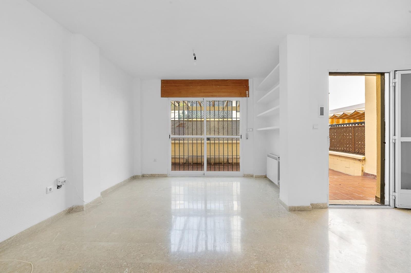 3 soveværelse Rækkehus til salg i Huetor Vega med swimmingpool garage - € 345.000 (Ref: 9125236)