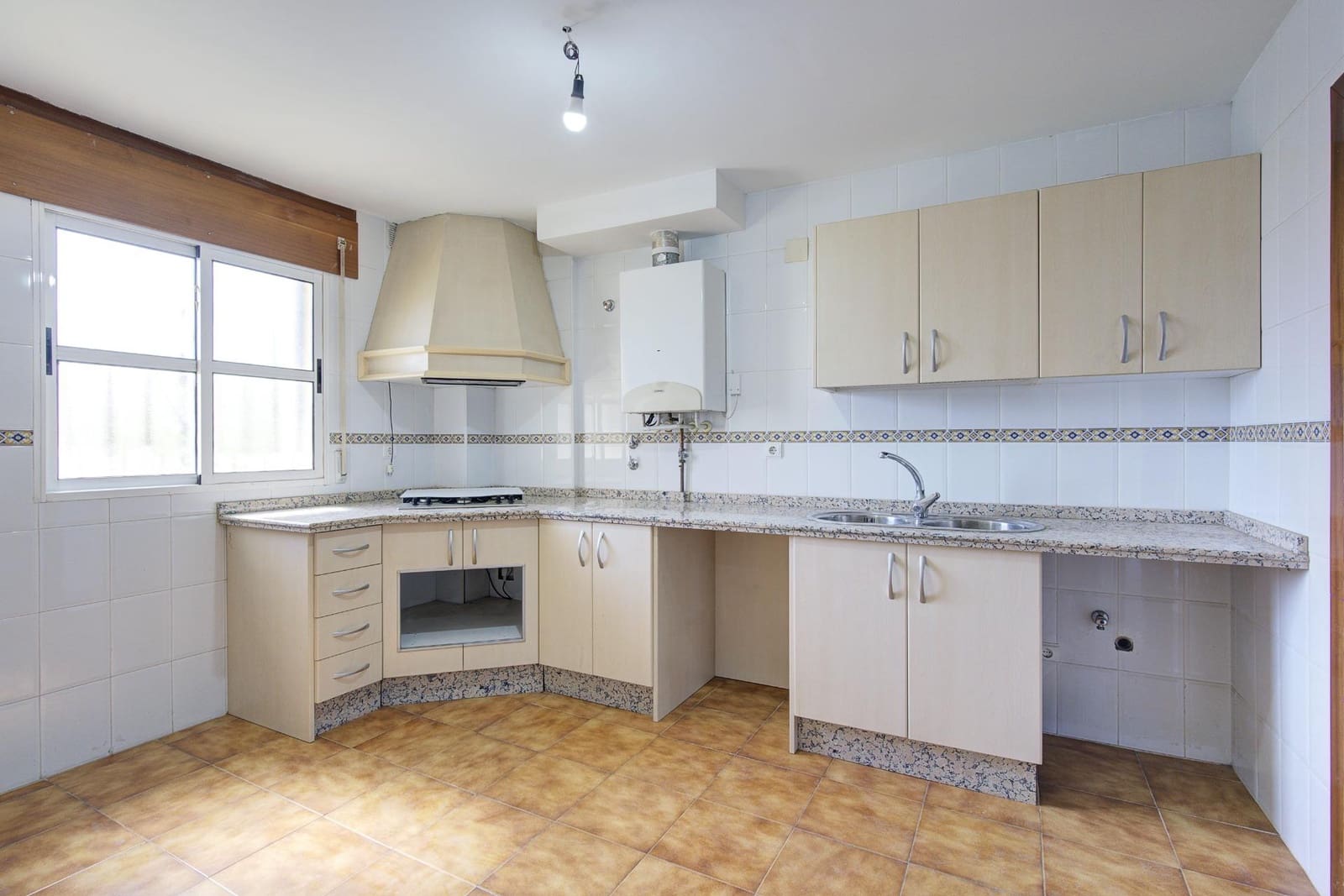 3 soveværelse Rækkehus til salg i Huetor Vega med swimmingpool garage - € 345.000 (Ref: 9125236)