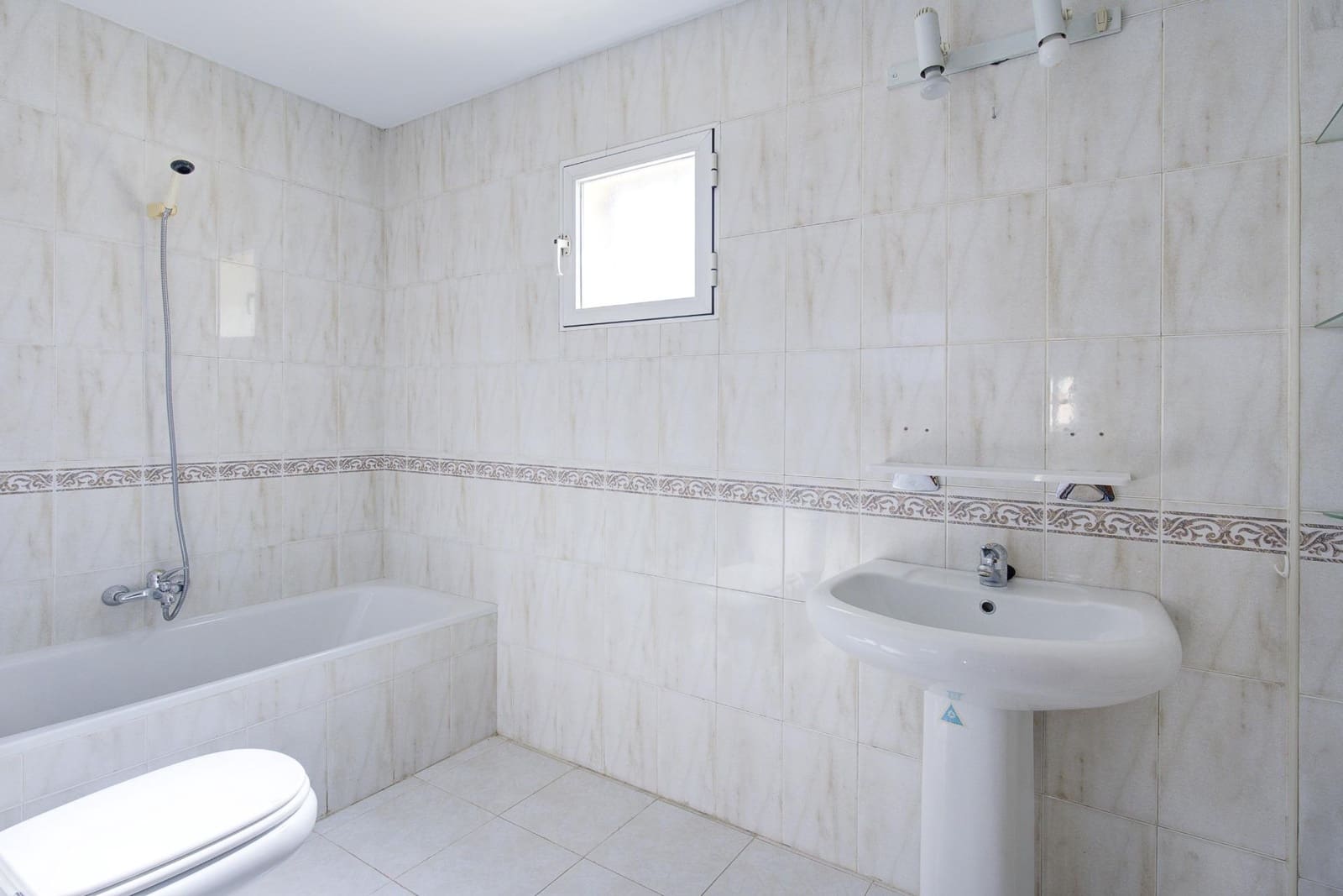 3 soveværelse Rækkehus til salg i Huetor Vega med swimmingpool garage - € 345.000 (Ref: 9125236)