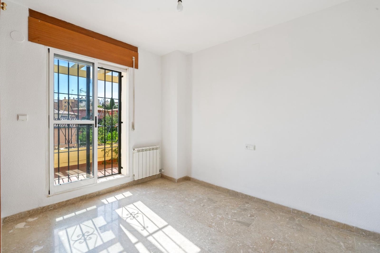 3 soveværelse Rækkehus til salg i Huetor Vega med swimmingpool garage - € 345.000 (Ref: 9125236)