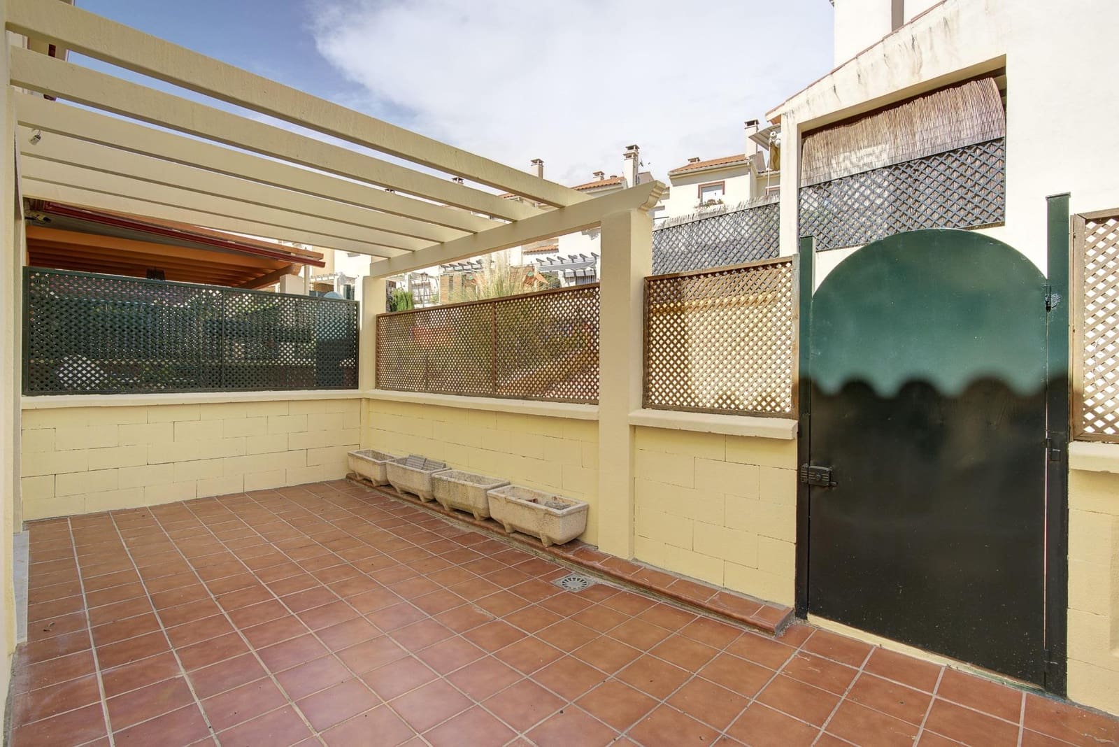 3 soveværelse Rækkehus til salg i Huetor Vega med swimmingpool garage - € 345.000 (Ref: 9125236)