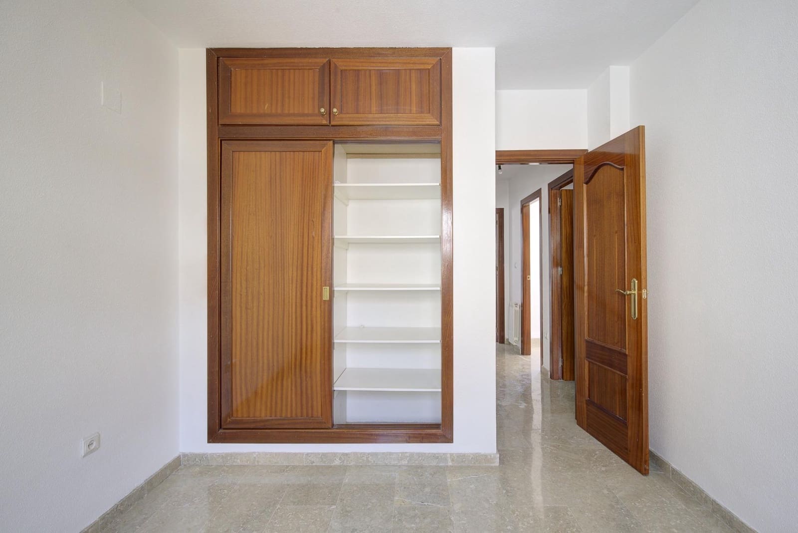 3 soveværelse Rækkehus til salg i Huetor Vega med swimmingpool garage - € 345.000 (Ref: 9125236)