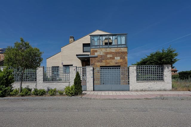 5 soverom Villa til salgs i Aldeamayor de San Martín med garasje - € 335 000 (Ref: 9125244)