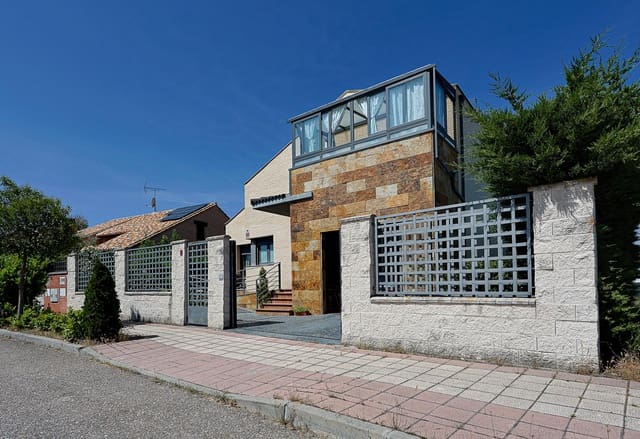 5 soverom Villa til salgs i Aldeamayor de San Martín med garasje - € 335 000 (Ref: 9125244)