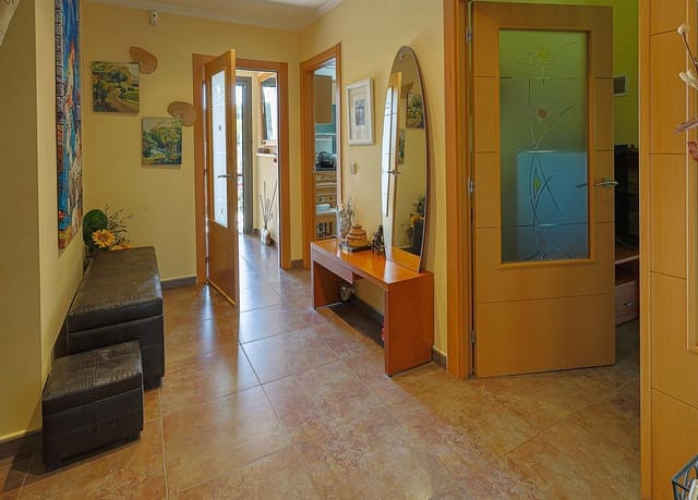 5 bedroom Villa for sale in Aldeamayor de San Martín with garage - € 335,000 (Ref: 9125244)