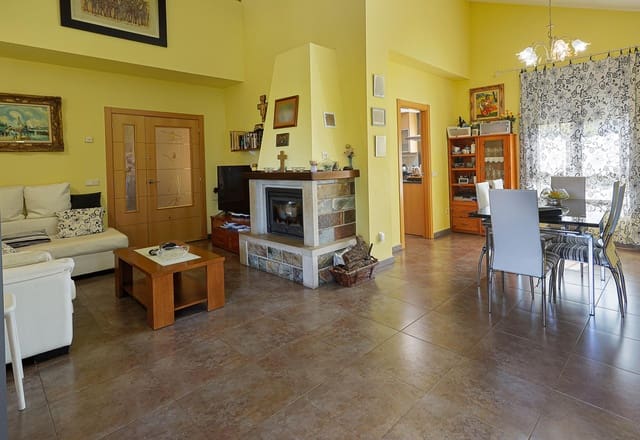 5 slaapkamer Villa te koop in Aldeamayor de San Martín met garage - € 329.000 (Ref: 9125244)