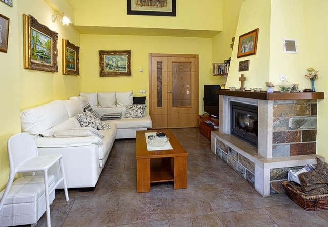 5 slaapkamer Villa te koop in Aldeamayor de San Martín met garage - € 329.000 (Ref: 9125244)