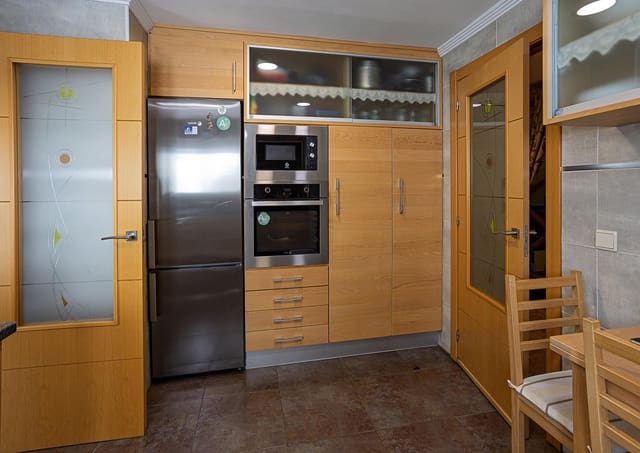 5 slaapkamer Villa te koop in Aldeamayor de San Martín met garage - € 329.000 (Ref: 9125244)