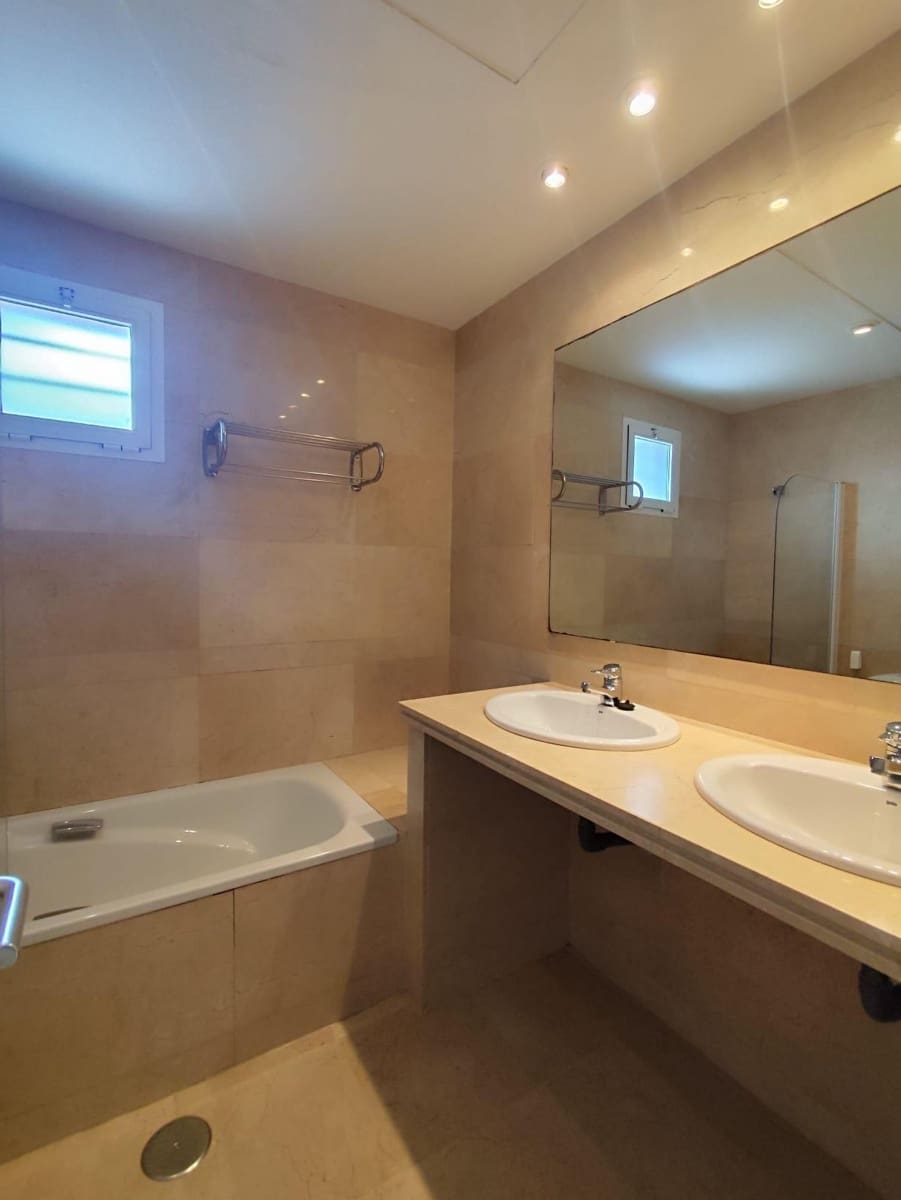 5 soveværelse Villa til salg i Almensilla med garage - € 389.000 (Ref: 9125252)