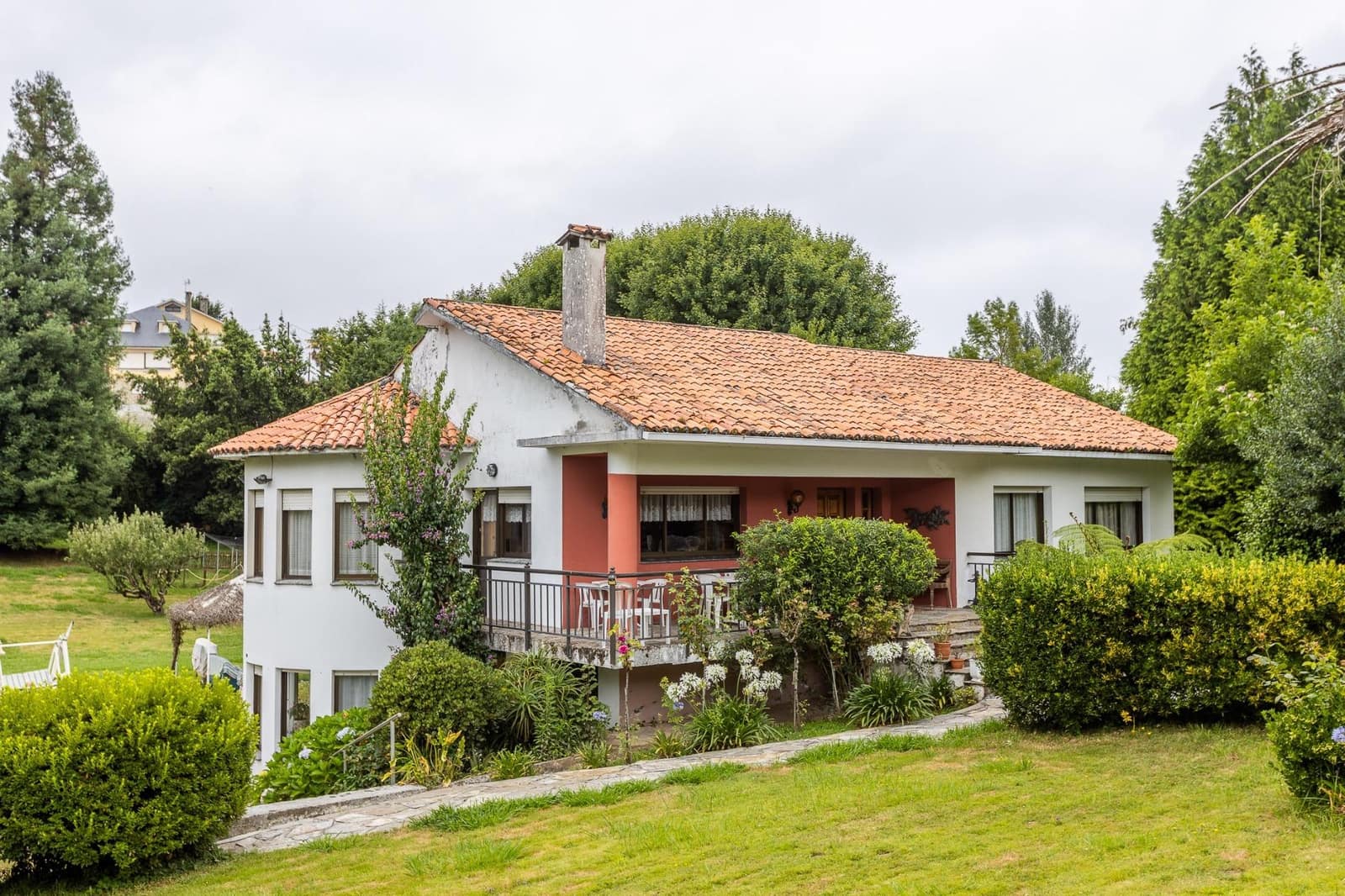 8 bedroom Villa for sale in Bergondo - € 385,000 (Ref: 9125262)