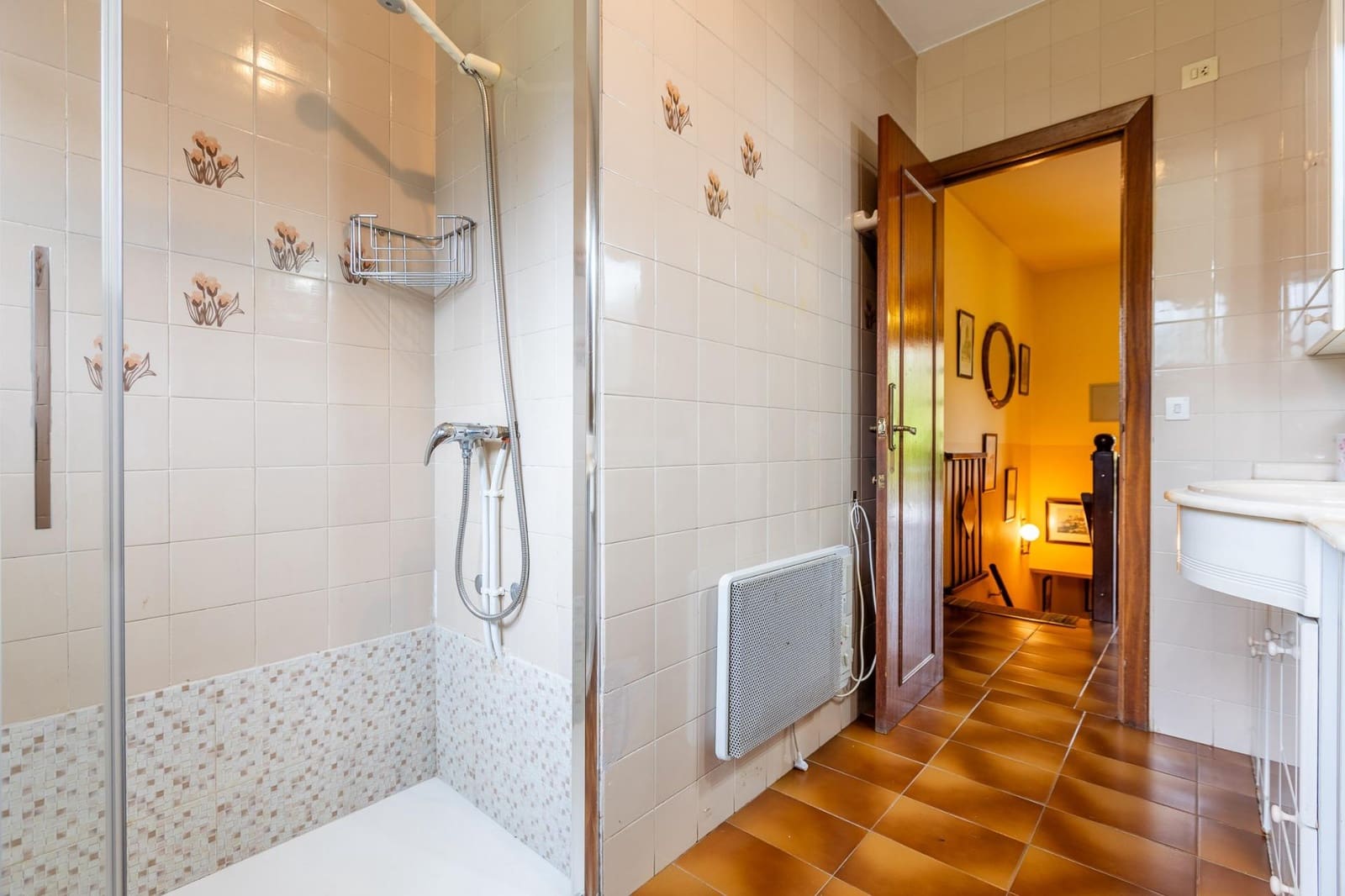 8 bedroom Villa for sale in Bergondo - € 385,000 (Ref: 9125262)