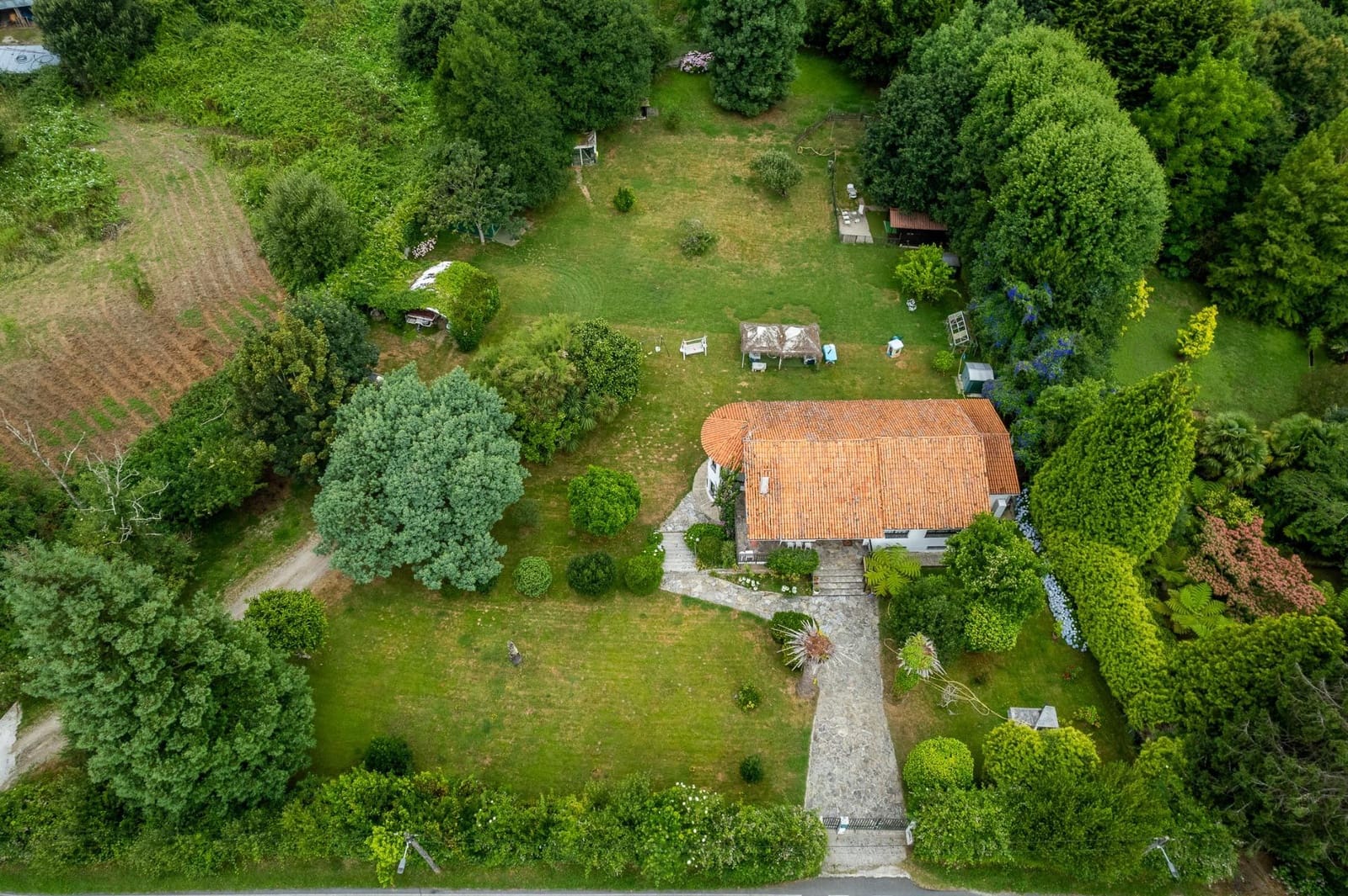 8 bedroom Villa for sale in Bergondo - € 385,000 (Ref: 9125262)