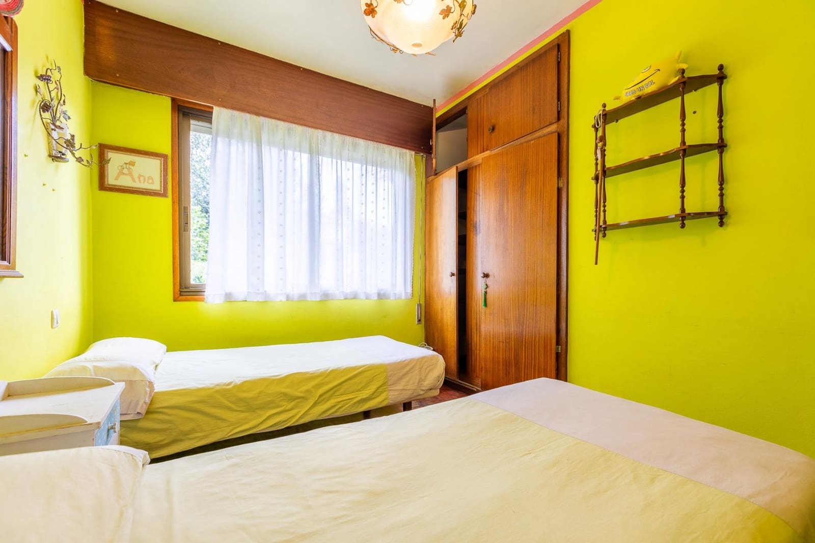 8 bedroom Villa for sale in Bergondo - € 385,000 (Ref: 9125262)