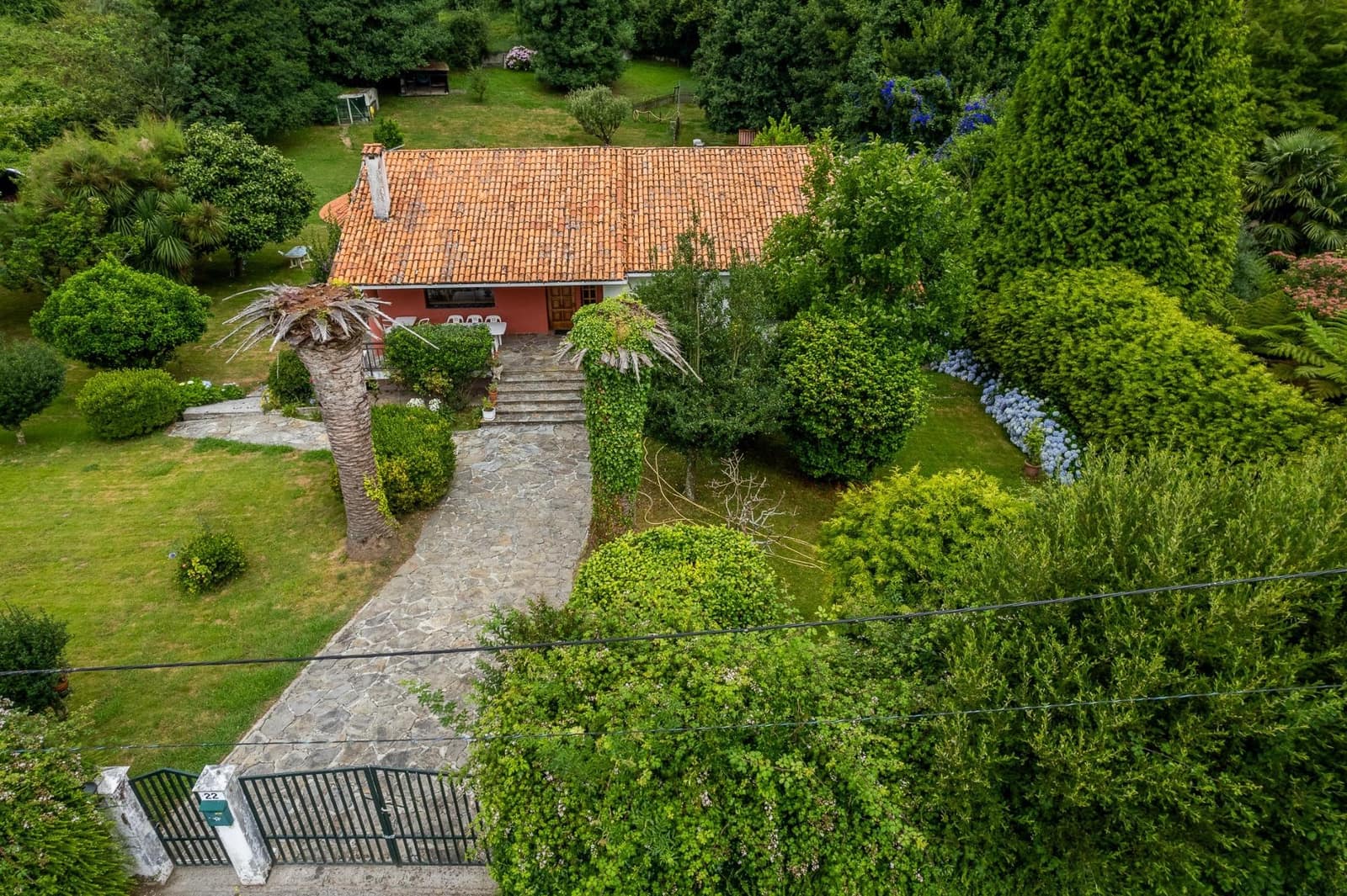 8 bedroom Villa for sale in Bergondo - € 385,000 (Ref: 9125262)