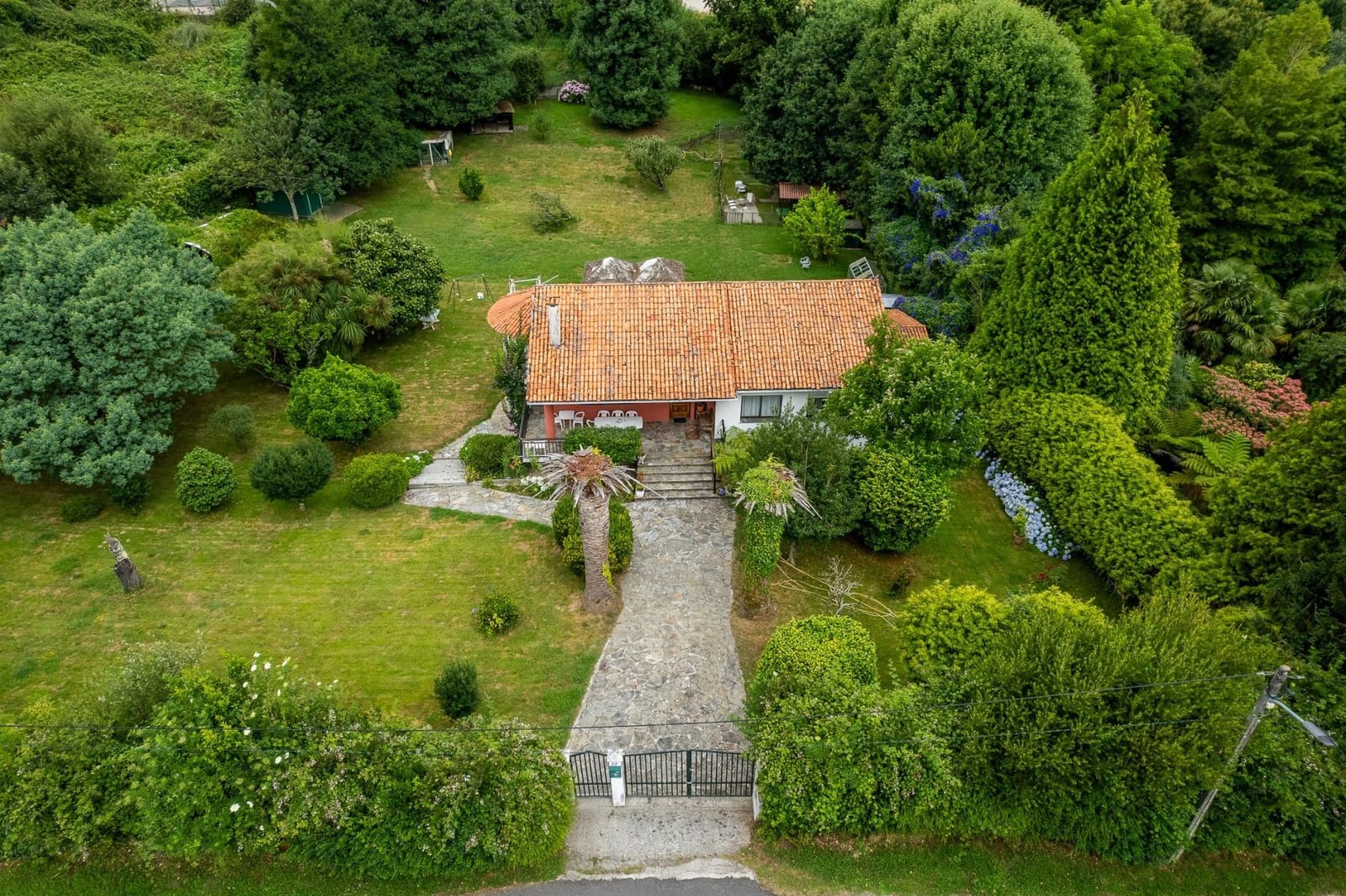 8 bedroom Villa for sale in Bergondo - € 385,000 (Ref: 9125262)