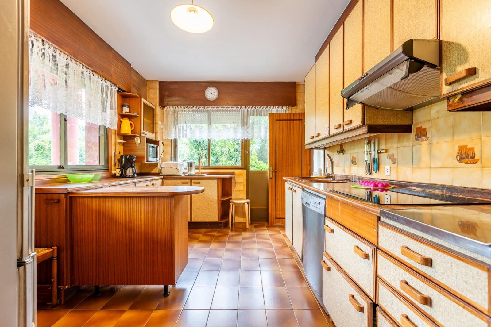 8 bedroom Villa for sale in Bergondo - € 385,000 (Ref: 9125262)