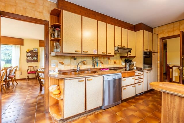 8 soveværelse Villa til salg i Bergondo - € 385.000 (Ref: 9125262)