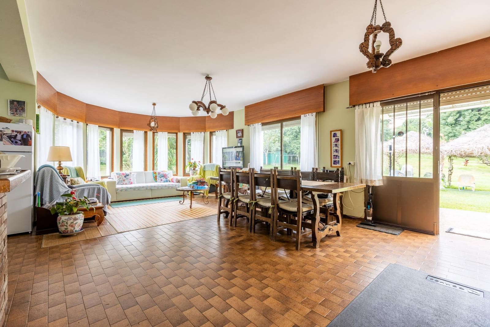 8 bedroom Villa for sale in Bergondo - € 385,000 (Ref: 9125262)