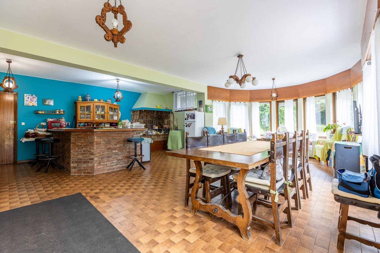 8 bedroom Villa for sale in Bergondo - € 385,000 (Ref: 9125262)