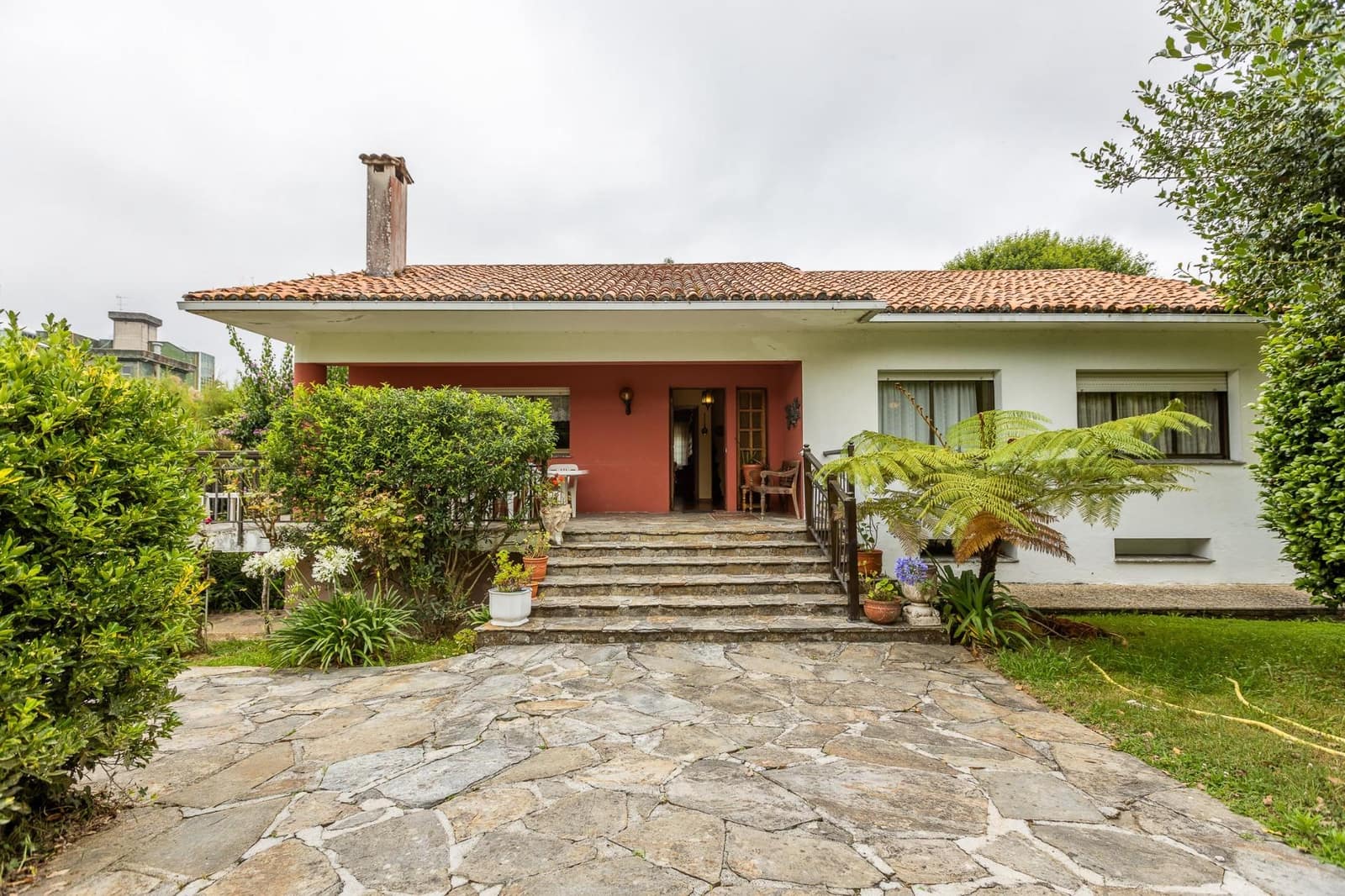 8 bedroom Villa for sale in Bergondo - € 385,000 (Ref: 9125262)