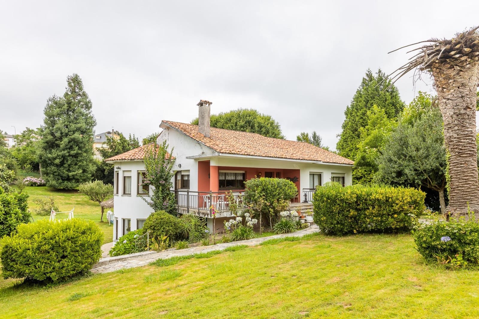 8 bedroom Villa for sale in Bergondo - € 385,000 (Ref: 9125262)