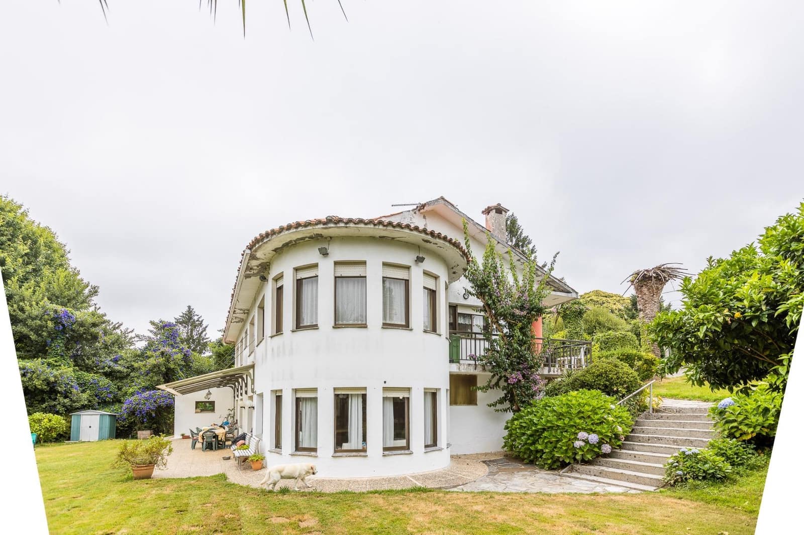 8 bedroom Villa for sale in Bergondo - € 385,000 (Ref: 9125262)