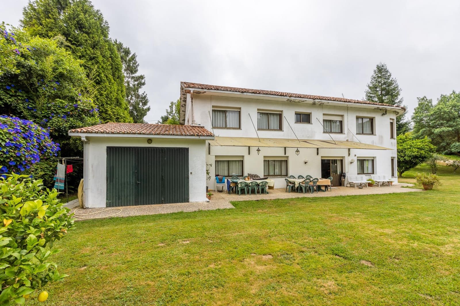 8 bedroom Villa for sale in Bergondo - € 385,000 (Ref: 9125262)