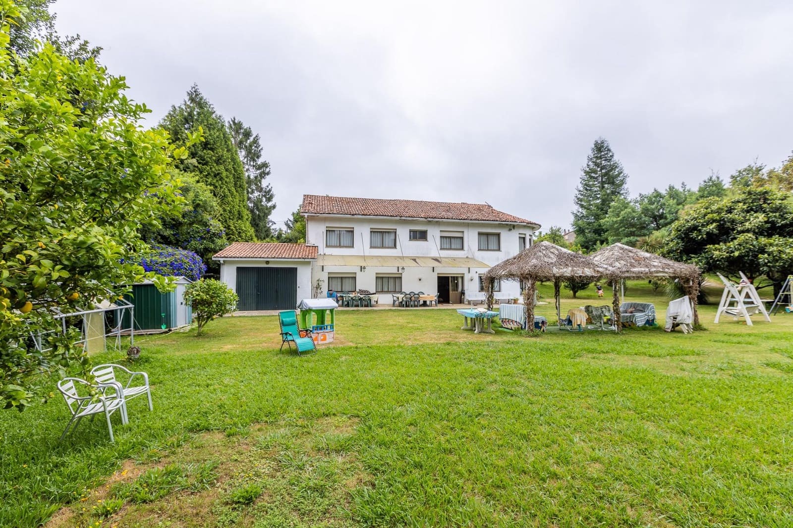 8 bedroom Villa for sale in Bergondo - € 385,000 (Ref: 9125262)