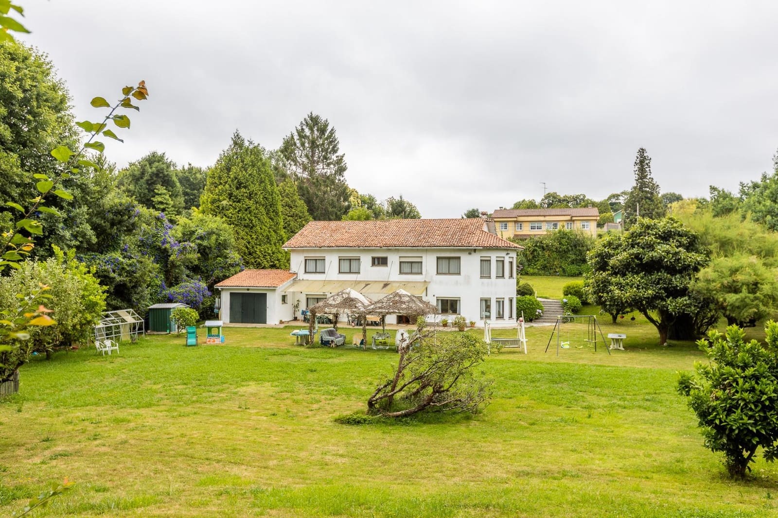 8 bedroom Villa for sale in Bergondo - € 385,000 (Ref: 9125262)