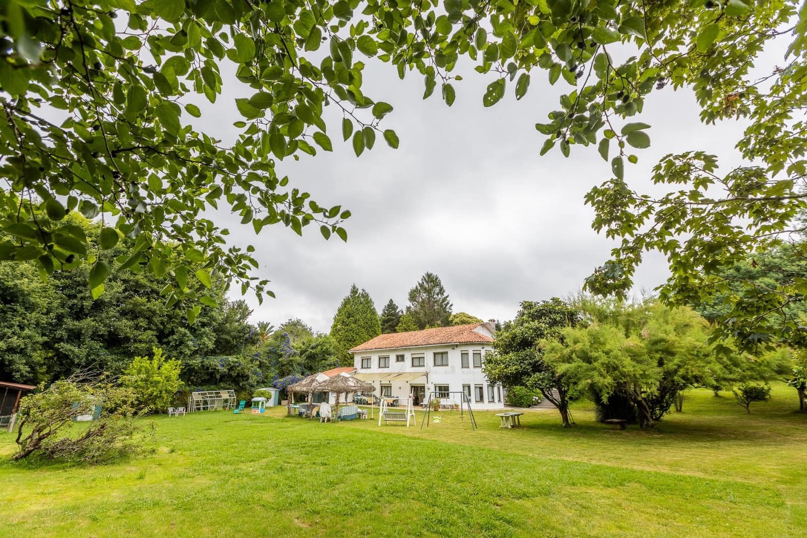 8 bedroom Villa for sale in Bergondo - € 385,000 (Ref: 9125262)