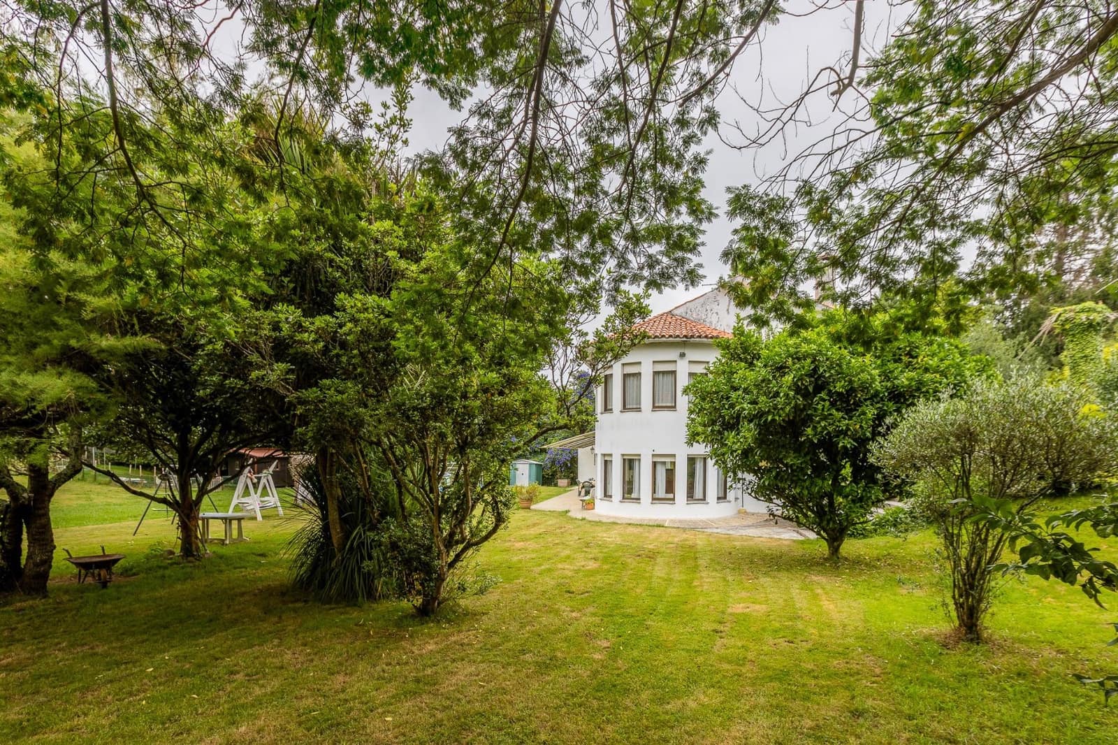 8 bedroom Villa for sale in Bergondo - € 385,000 (Ref: 9125262)