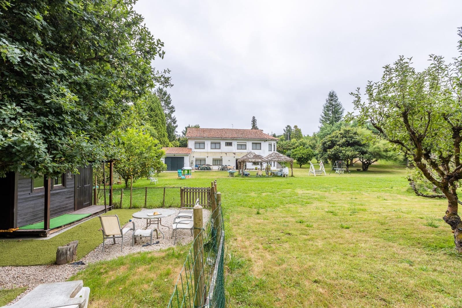 8 bedroom Villa for sale in Bergondo - € 385,000 (Ref: 9125262)