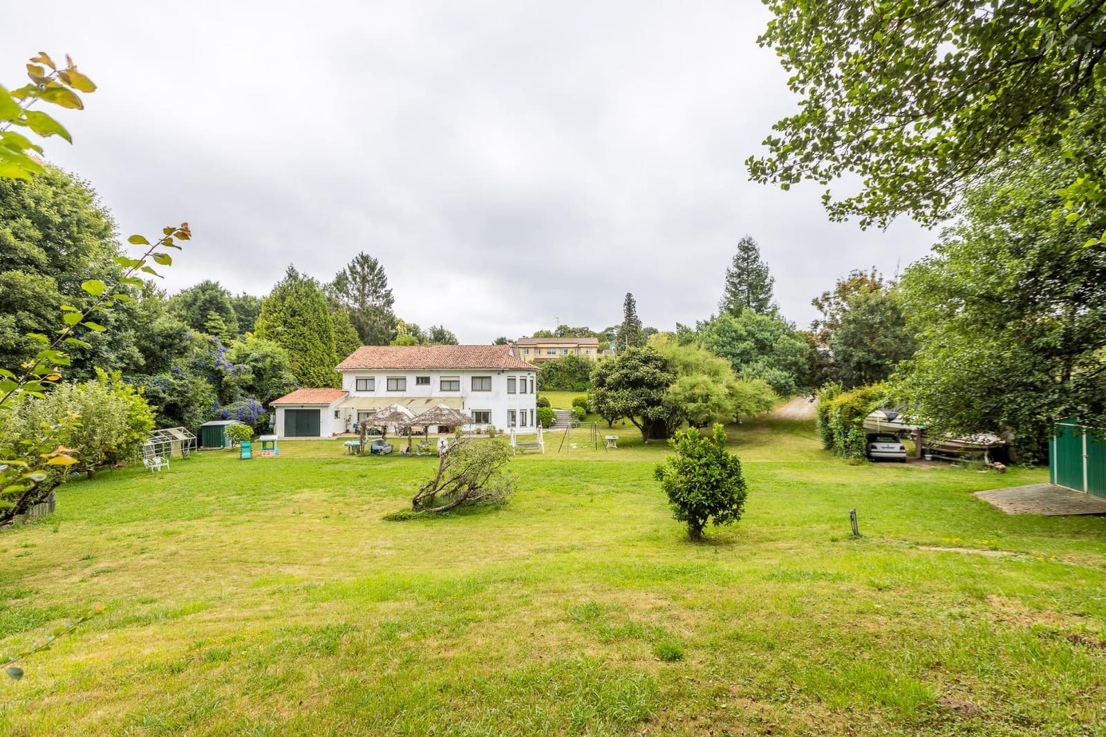 8 bedroom Villa for sale in Bergondo - € 385,000 (Ref: 9125262)