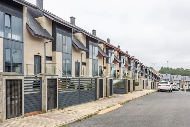 4 sovrum Radhus till salu i Culleredo - 340 000 € (Ref: 9125267)
