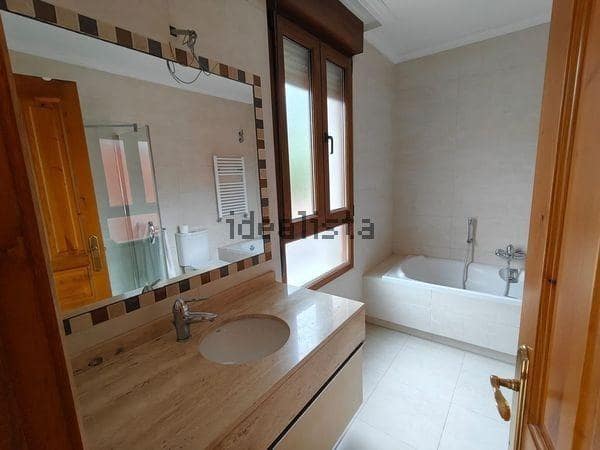 Villa til salg i Santander - € 698.000 (Ref: 9125274)