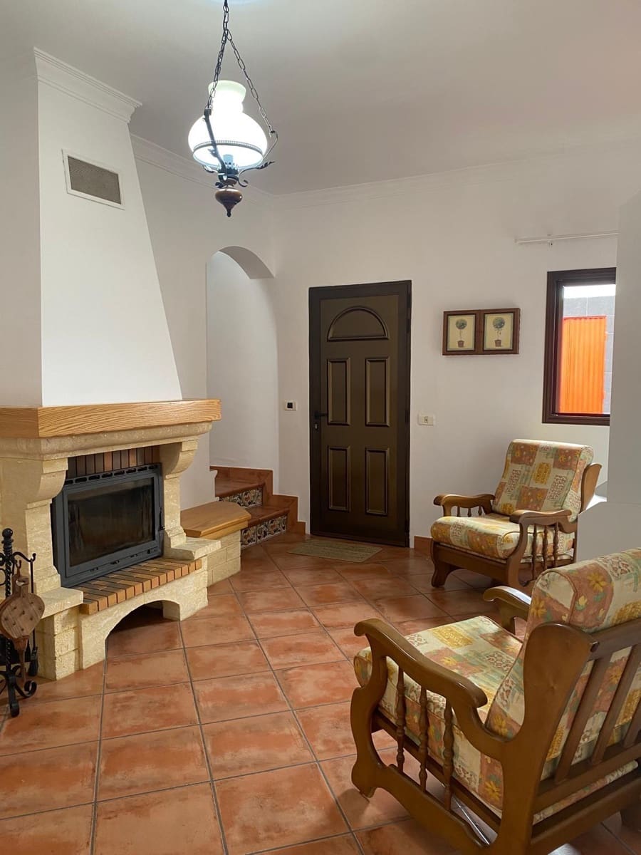 4 soveværelse Rækkehus til leje i Firgas med garage - € 1.100 (Ref: 9145701)