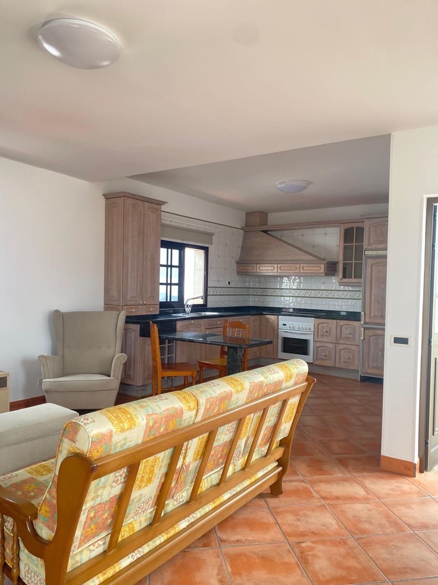 4 soveværelse Rækkehus til leje i Firgas med garage - € 1.100 (Ref: 9145701)