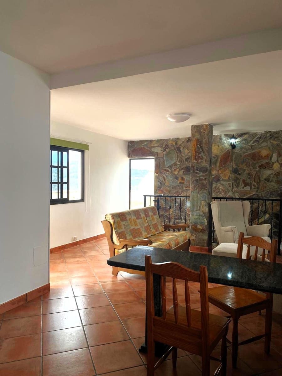 4 soveværelse Rækkehus til leje i Firgas med garage - € 1.100 (Ref: 9145701)